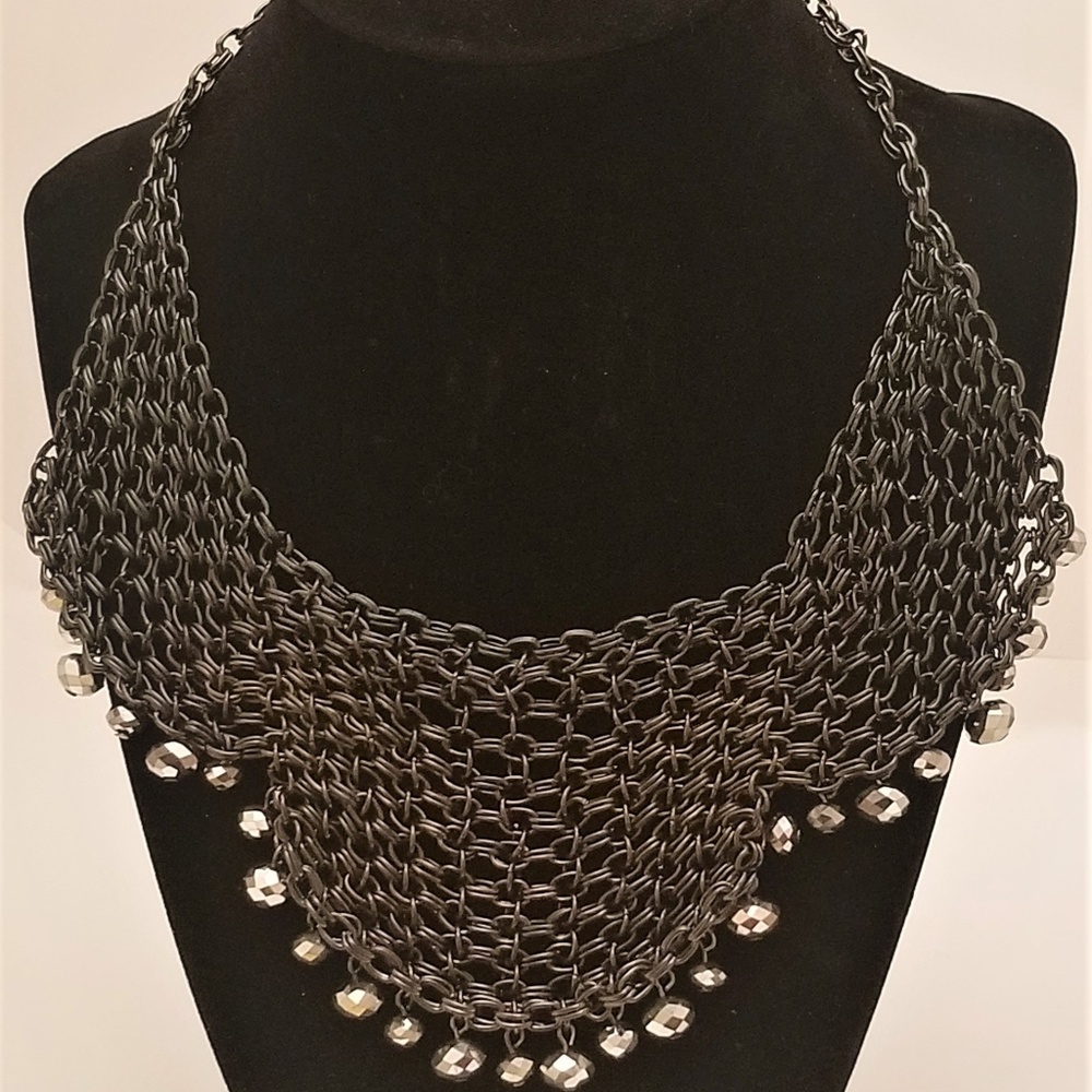 Metallic chain bead jewelry collar